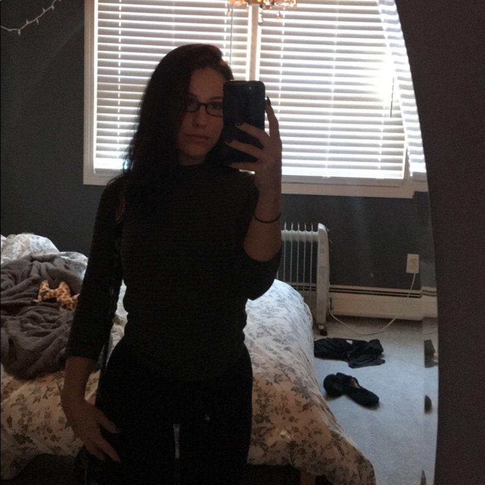 Meet your Posher, Joelle